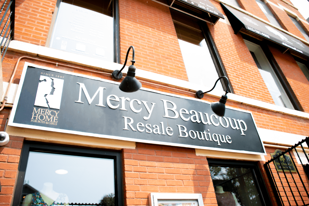 Exterior Mercy Beaucoup
